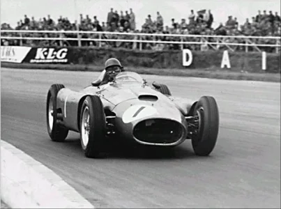 juan_manuel_fangio_silverstone_56.webp