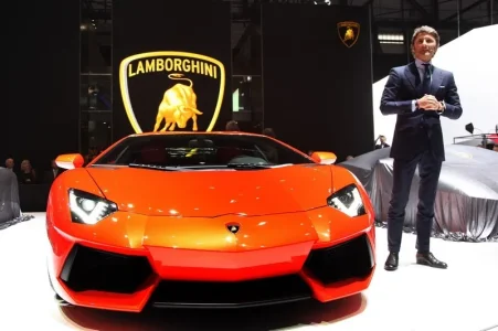 aventador-2011-03-10-800-06.webp