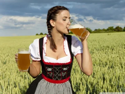 Oktoberfest-Girls-3.webp