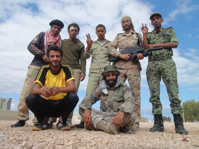 matthew-vandyke-rebels-fn-f2000-sirte-libya-war.jpg