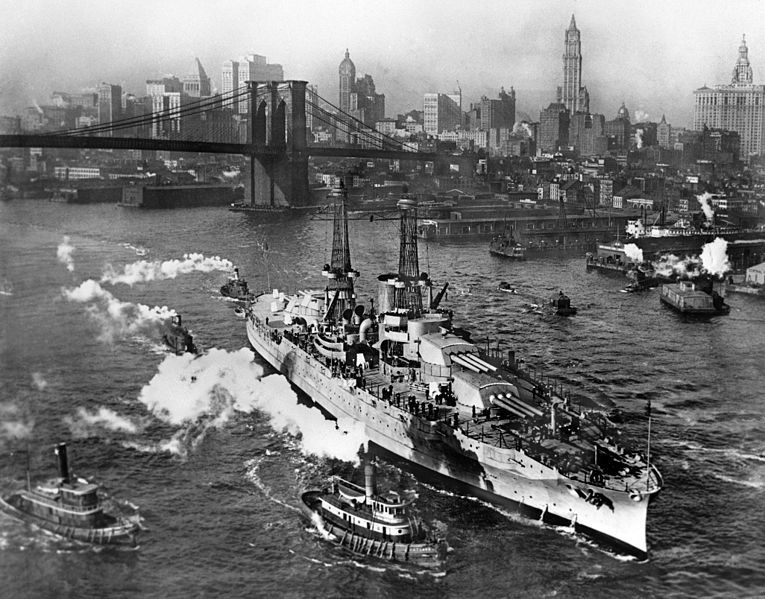 USS-Arizona-passing-New-York-City-1916.jpg